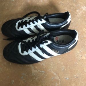 Adidas sneaker size-7.5. Preowned.